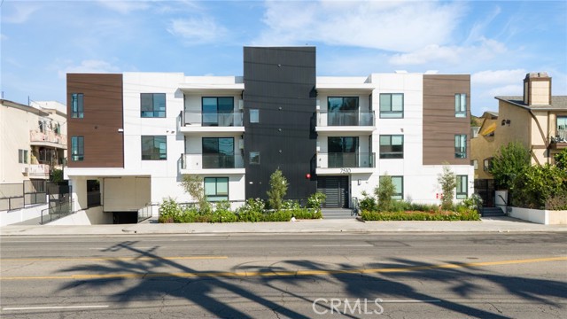 Detail Gallery Image 2 of 20 For 7510 Sepulveda Bld #102,  Van Nuys,  CA 91405 - 3 Beds | 2 Baths
