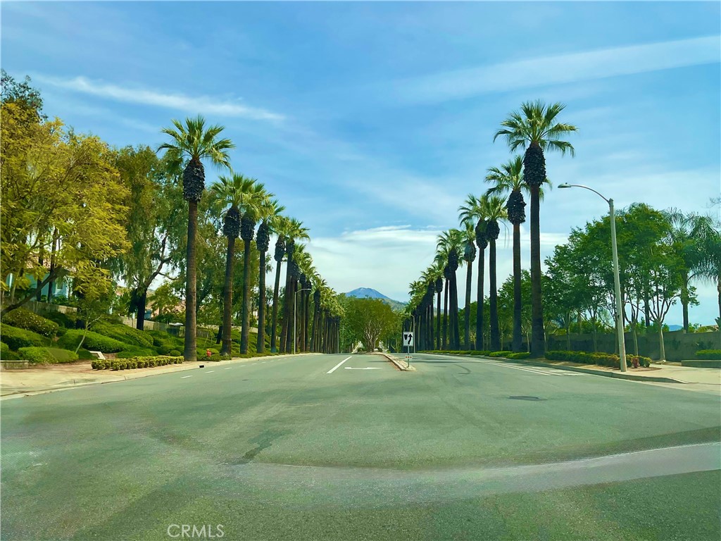 https://media.crmls.org/medias/4f2d94cf-d790-4c31-8f72-90b0b29180f8.jpg?preset=X-Large