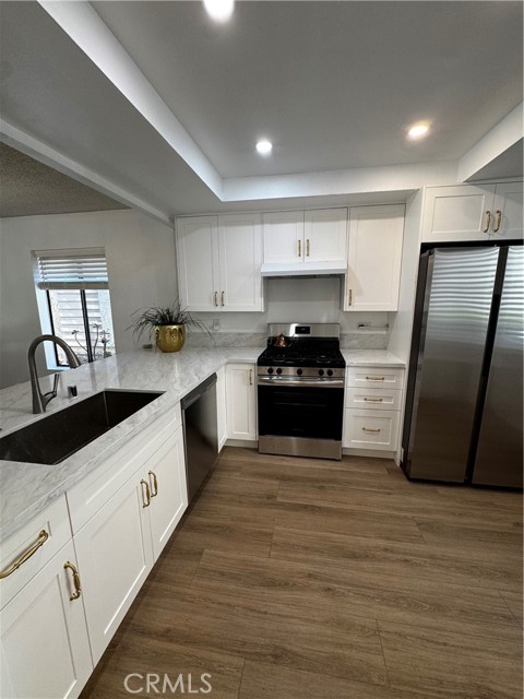 Detail Gallery Image 9 of 31 For 5760 Owensmouth Ave #28,  Woodland Hills,  CA 91367 - 2 Beds | 1/1 Baths
