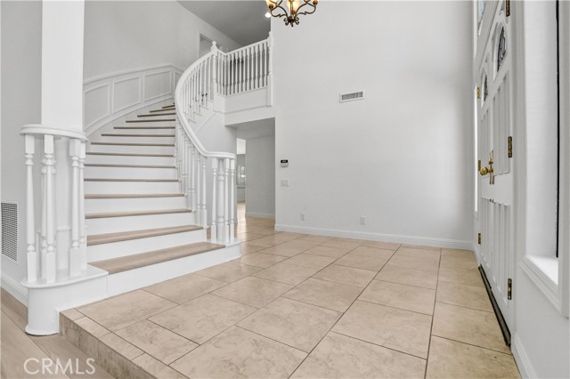 22718 Town Crier Road, Calabasas CA: https://media.crmls.org/medias/4f2e2526-6712-44b7-9da6-2f94cd7ded94.jpg