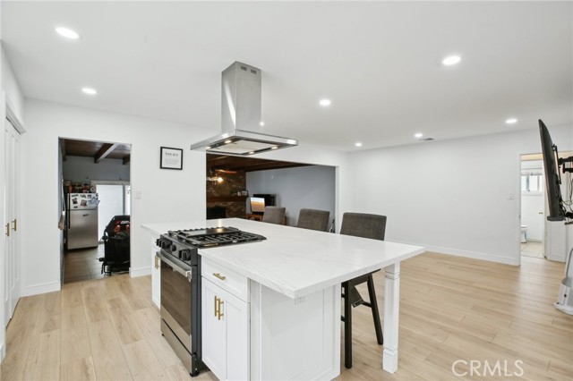 3686 Palo Verde Avenue, Long Beach CA: https://media.crmls.org/medias/4f2e8f3c-0aee-4353-9b8d-ec5381f16e6a.jpg