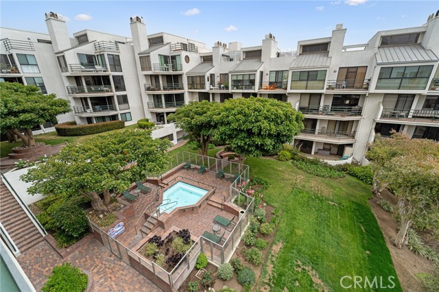 2910 Neilson Way, Santa Monica CA: https://media.crmls.org/medias/4f2ea7b7-5ae0-44c0-a7cc-a2440739596e.jpg