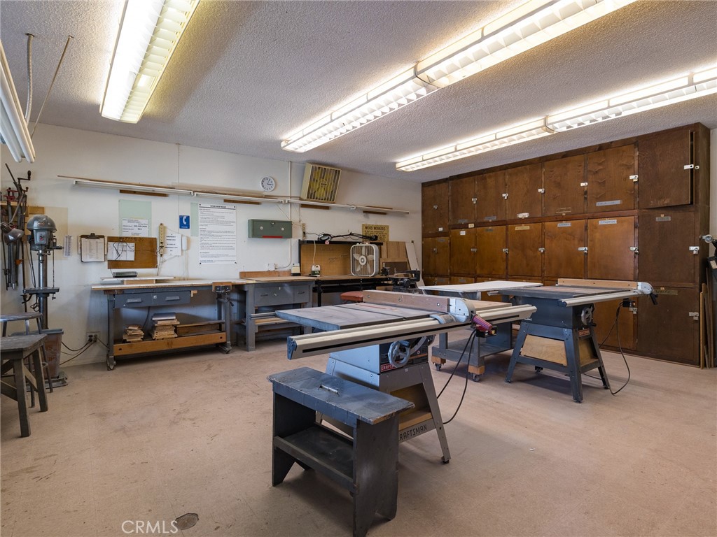 https://media.crmls.org/medias/4f2eefe9-78d6-424e-8f20-7d1c1d75034e.jpg?preset=X-Large