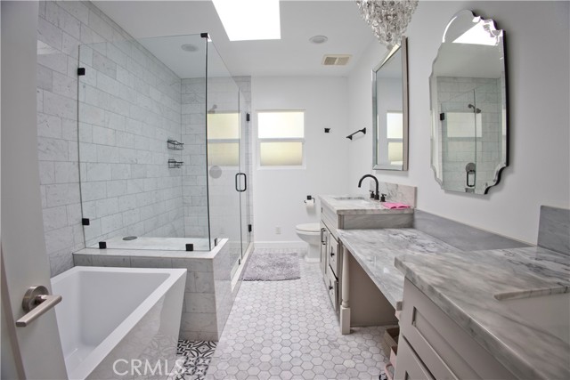 Detail Gallery Image 10 of 24 For 1029 Keniston Ave, Los Angeles,  CA 90019 - 4 Beds | 3 Baths