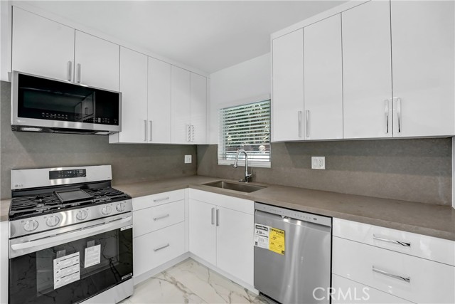 Detail Gallery Image 5 of 10 For 2170 Sunset Plaza Dr, Los Angeles,  CA 90069 - 3 Beds | 2 Baths