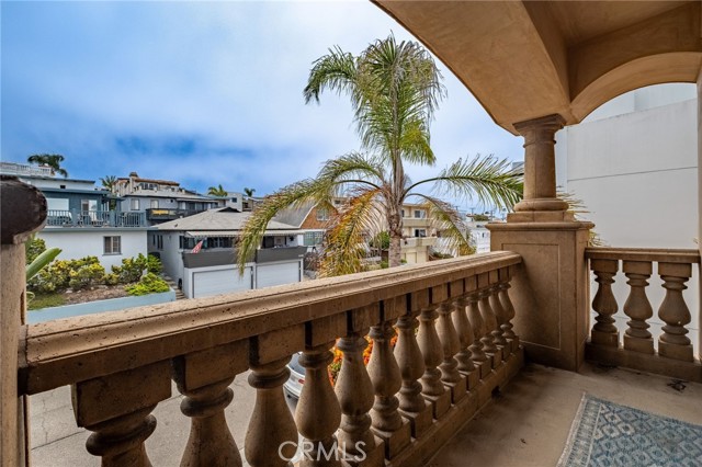 1105 Manhattan, Hermosa Beach, California 90254, 4 Bedrooms Bedrooms, 0 ,2 BathroomsBathrooms,Residential,For Sale,Manhattan,0,PV26150388