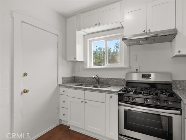 1406 Argonne Avenue, Long Beach CA: https://media.crmls.org/medias/4f303545-4a34-4819-a2d1-a6ea0d5e4afa.jpg