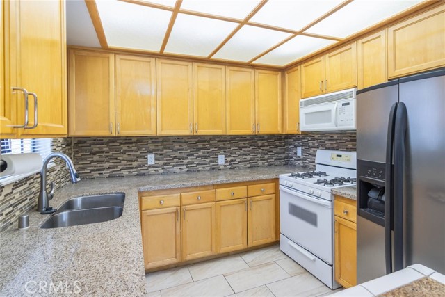Detail Gallery Image 10 of 20 For 4543 Willis Ave #105,  Sherman Oaks,  CA 91403 - 2 Beds | 2 Baths