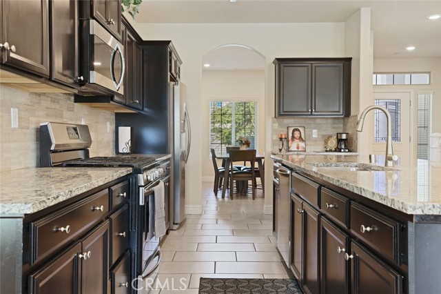 Detail Gallery Image 12 of 53 For 146 Sproul Ct, Merced,  CA 95348 - 6 Beds | 3/1 Baths