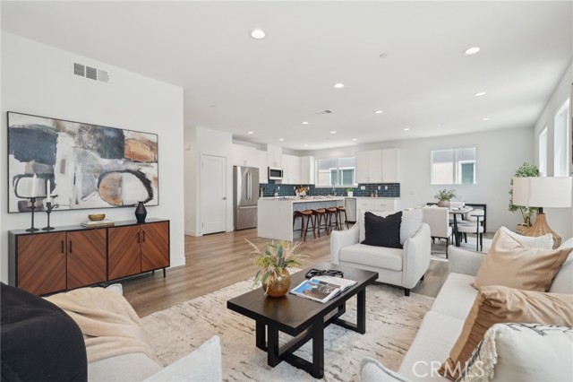 Detail Gallery Image 2 of 34 For 23228 Marigold Ave, Torrance,  CA 90502 - 4 Beds | 3/1 Baths