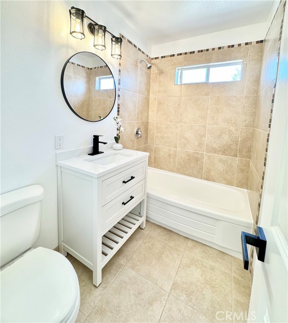 Detail Gallery Image 12 of 23 For 16501 Rhone Ln, Huntington Beach,  CA 92647 - 4 Beds | 2 Baths