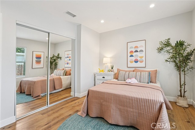 Image 17 of 28 For 18919 Cranbrook Avenue