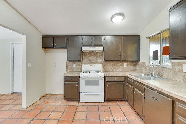 Detail Gallery Image 13 of 32 For 3638 Candlewood, Corona,  CA 92879 - 4 Beds | 2 Baths