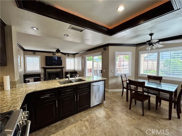 Detail Gallery Image 12 of 54 For 1751 Waldorf Dr, Corona,  CA 92882 - 4 Beds | 3 Baths
