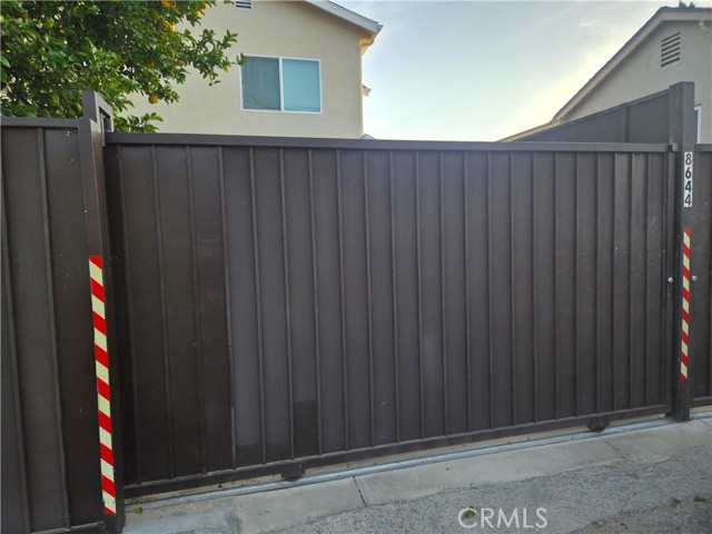 Detail Gallery Image 3 of 18 For 8644 N Corbin Ave, Northridge,  CA 91324 - 3 Beds | 3 Baths