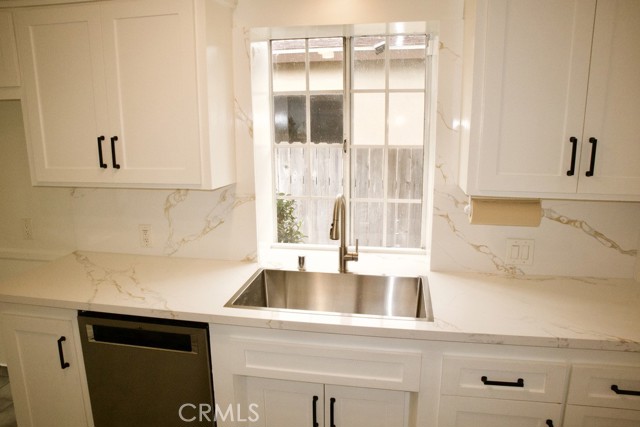 Detail Gallery Image 9 of 23 For 422 Avenue E, Redondo Beach,  CA 90277 - 4 Beds | 2 Baths