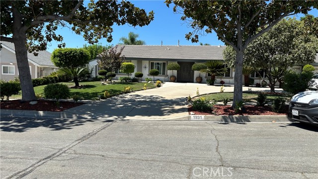 1931 N Redding Way, Upland CA: https://media.crmls.org/medias/4f36ebd2-2cbc-4049-a787-218b0ec4c0ca.jpg