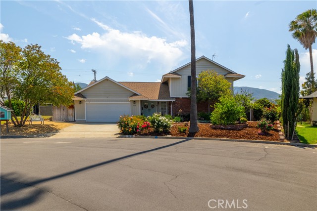 2010 Oakland Hills Drive, Corona CA: https://media.crmls.org/medias/4f3728d0-f299-457e-ad77-a13bad8a0668.jpg