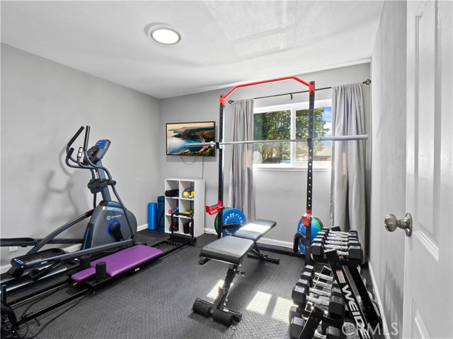 896 Moffatt Circle, Simi Valley CA: https://media.crmls.org/medias/4f379f70-adbe-4f27-b75e-9513d3a836a3.jpg