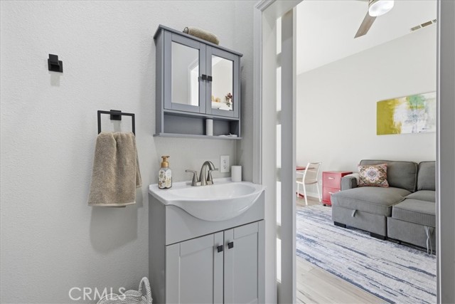 Detail Gallery Image 43 of 54 For 34078 Amici, Temecula,  CA 92592 - 4 Beds | 3/1 Baths