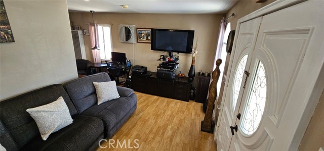 115 E 69th Street, Long Beach CA: https://media.crmls.org/medias/4f389b54-015a-4ac4-92e2-18556ede2f52.jpg