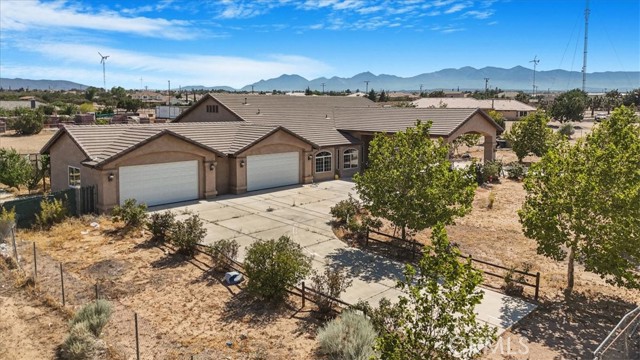 12771 Elm Street, Oak Hills CA: https://media.crmls.org/medias/4f38b8f9-5b09-4741-b84e-ff81cfcfc540.jpg