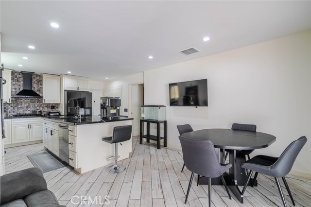 Detail Gallery Image 9 of 32 For 15931 Foothill, –,  CA 91342 - 3 Beds | 2 Baths