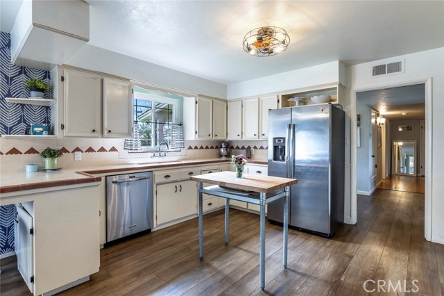 Detail Gallery Image 12 of 25 For 216 W San Ramon Ave, Fresno,  CA 93704 - 3 Beds | 2 Baths