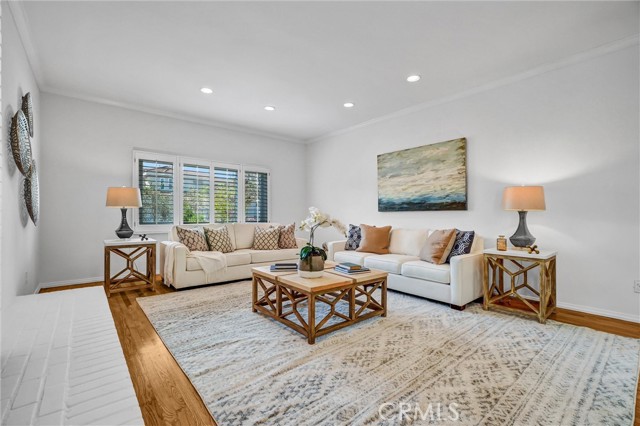 Detail Gallery Image 9 of 66 For 4121 Country Club Dr, Lakewood,  CA 90712 - 4 Beds | 5 Baths