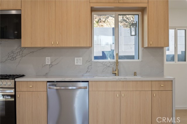 Detail Gallery Image 5 of 22 For 4868 La Roda, Los Angeles,  CA 90041 - 3 Beds | 1 Baths