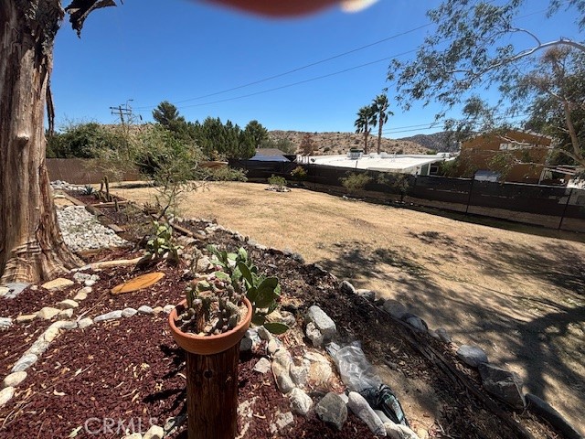 48831 Garden Drive, Morongo Valley CA: https://media.crmls.org/medias/4f3a55b5-db6b-49b2-8335-0f12be0ff0e2.jpg