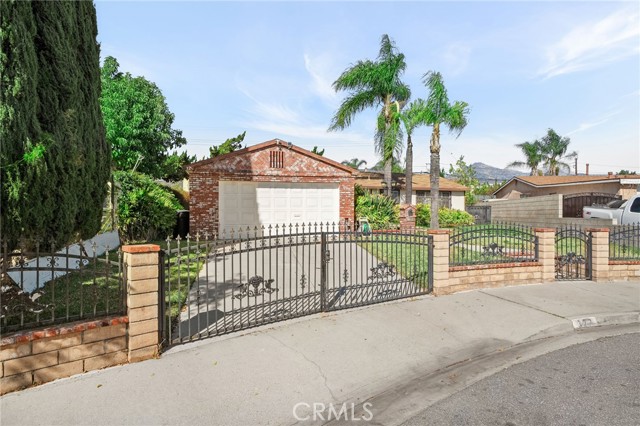 327 Flaxton Street, Pomona CA: https://media.crmls.org/medias/4f3d5f23-bff4-436b-b57c-77609d34cd34.jpg