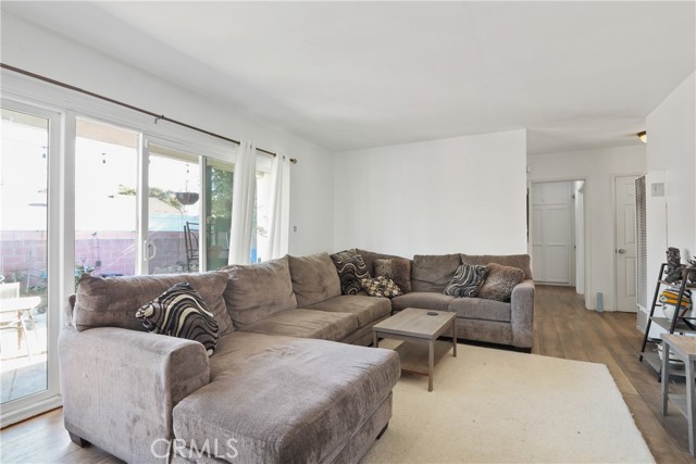 Detail Gallery Image 5 of 7 For 13616 Cornuta Ave, Bellflower,  CA 90706 - 4 Beds | 1/1 Baths