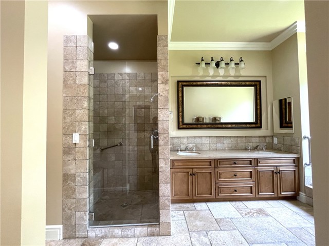 2068 Radnor Avenue, Long Beach CA: https://media.crmls.org/medias/4f3eb6e1-d5cf-4fe4-b1f7-ecc9bf1d3a8f.jpg