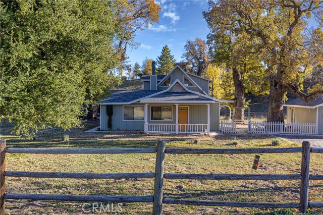 Detail Gallery Image 4 of 41 For 27900 Bear Valley Rd, Tehachapi,  CA 93561 - 3 Beds | 2/1 Baths