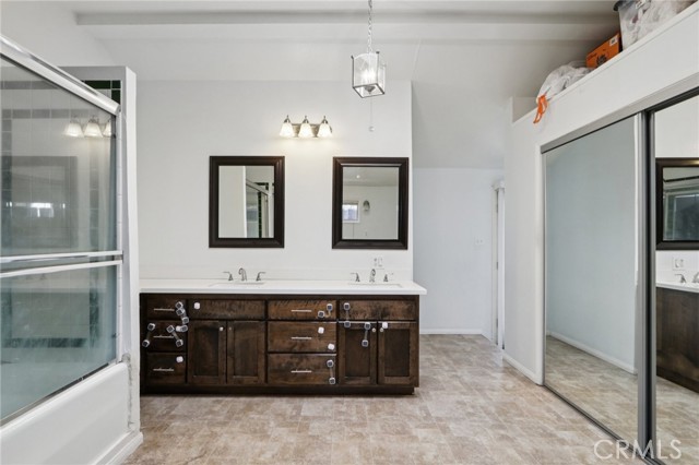8040 Troost Avenue, North Hollywood CA: https://media.crmls.org/medias/4f3fc4ce-bf79-4a35-acc0-202cd3538d72.jpg