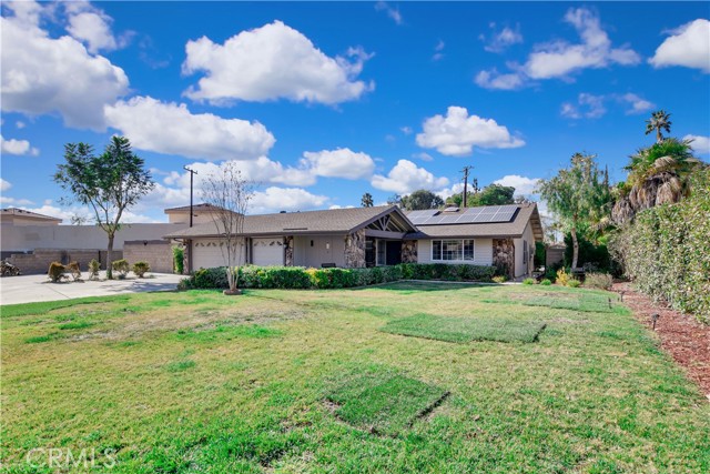 Detail Gallery Image 1 of 1 For 3075 Mockingbird Ln, Hemet,  CA 92544 - 3 Beds | 2 Baths