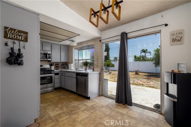 Detail Gallery Image 10 of 21 For 23621 Suncrest Ave, Moreno Valley,  CA 92553 - 3 Beds | 2 Baths