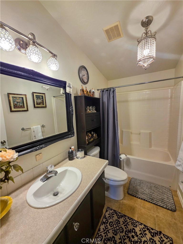 https://media.crmls.org/medias/4f40e76f-77c8-47f4-ba44-1e6aeb0b7bda.jpg?preset=X-Large