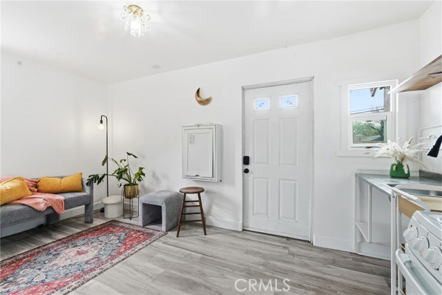 Detail Gallery Image 3 of 21 For 665 N. San Antonio Ave., Upland,  CA 91786 - 1 Beds | 1 Baths