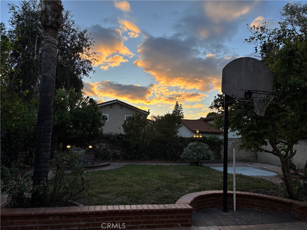 https://media.crmls.org/medias/4f428d81-cd80-4d2f-ab94-a95dbb56b326.jpg?preset=X-Large