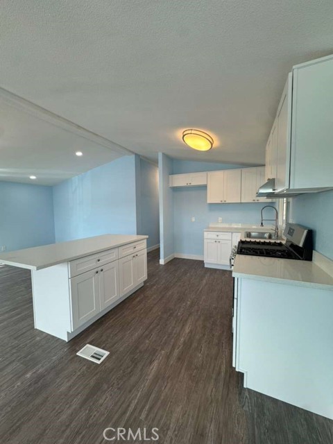 Detail Gallery Image 7 of 14 For 215 S Sullivan Ln #109,  Santa Ana,  CA 92704 - 3 Beds | 2 Baths