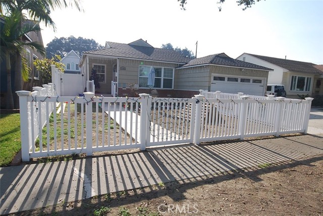 3708 Michelson Street, Lakewood CA: https://media.crmls.org/medias/4f440bbd-a988-422f-a98c-1a64f09737e0.jpg