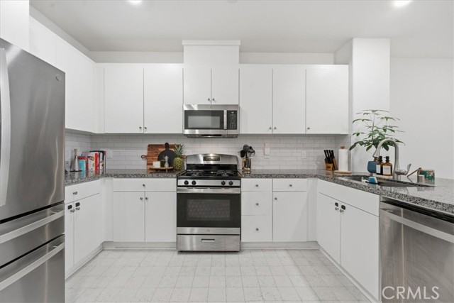 Detail Gallery Image 6 of 33 For 15952 Lasselle St #3,  Moreno Valley,  CA 92551 - 3 Beds | 2/1 Baths