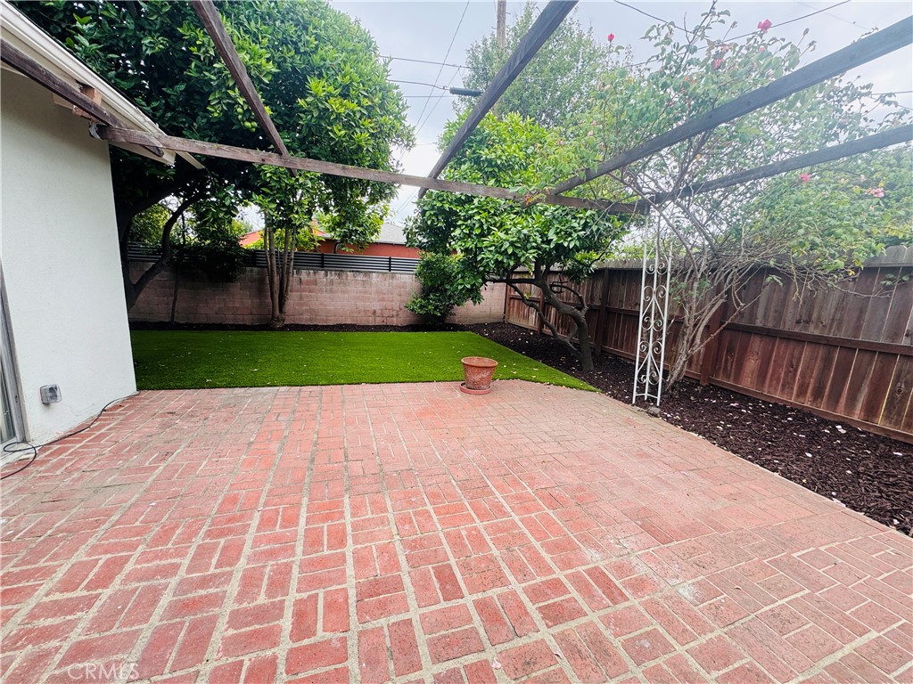 https://media.crmls.org/medias/4f46f916-8a13-4ce8-ba7a-a9b6e6cfc784.jpg?preset=X-Large
