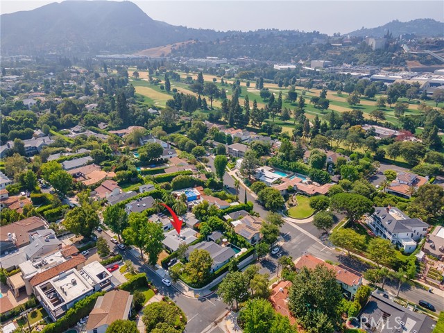 10348 Woodbridge Street, Toluca Lake CA: https://media.crmls.org/medias/4f4743ed-1252-4a05-96a2-9d6d2e8cae8b.jpg