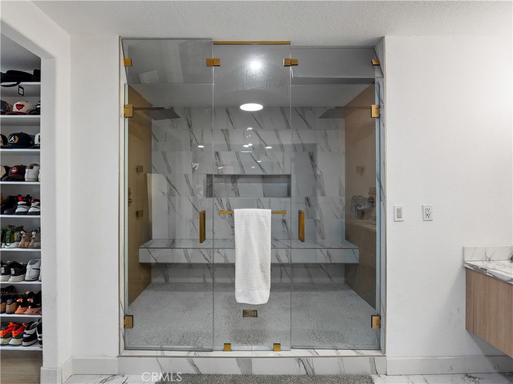 https://media.crmls.org/medias/4f47830b-811d-43e3-8ad9-38480c6b75cc.jpg?preset=X-Large