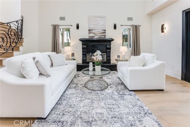 23123 Oxnard Street, Woodland Hills CA: https://media.crmls.org/medias/4f47c31e-a22e-4ad4-8c13-57970a554193.jpg