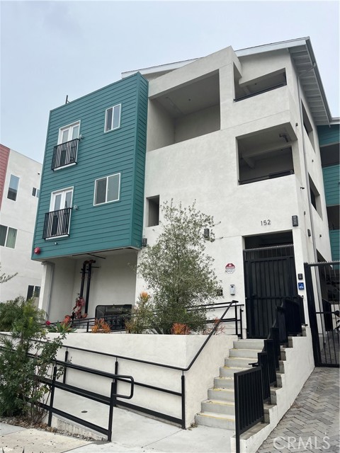 152 N Mariposa, Los Angeles, CA 90004