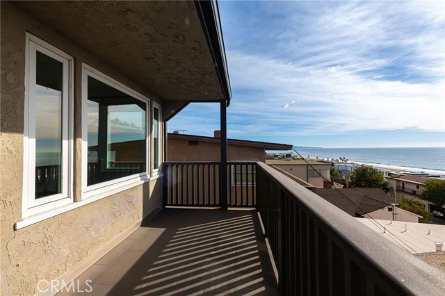 Detail Gallery Image 9 of 28 For 2919 Crest Drive, Manhattan Beach,  CA 90266 - 2 Beds | 1/1 Baths